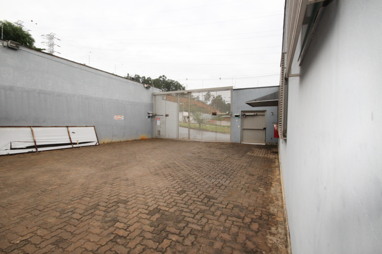 Terreno edificado a venda com 2.300 m² no Distrito Industrial em Ipatinga