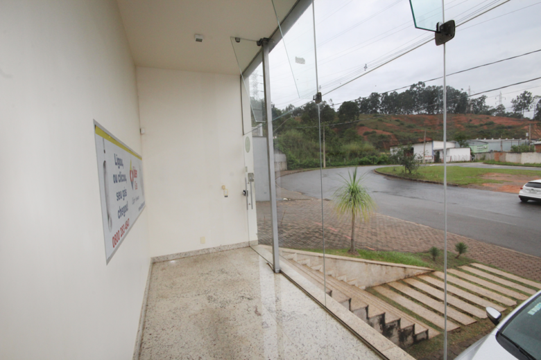 Terreno edificado a venda com 2.300 m² no Distrito Industrial em Ipatinga