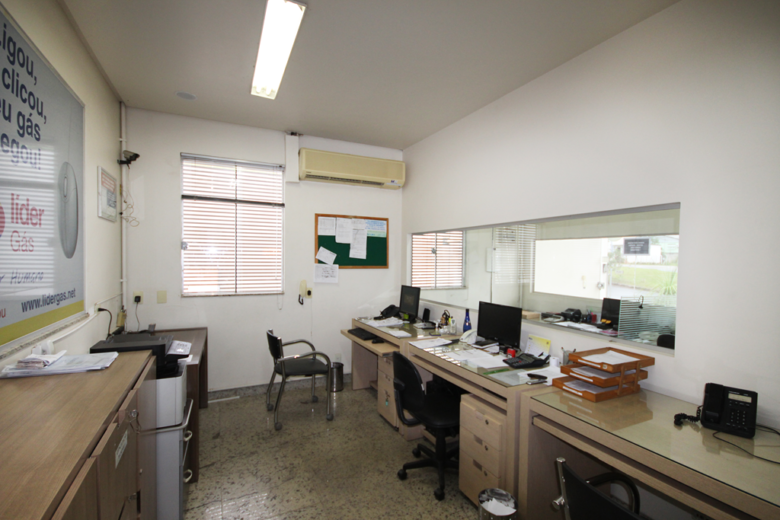 Terreno edificado a venda com 2.300 m² no Distrito Industrial em Ipatinga