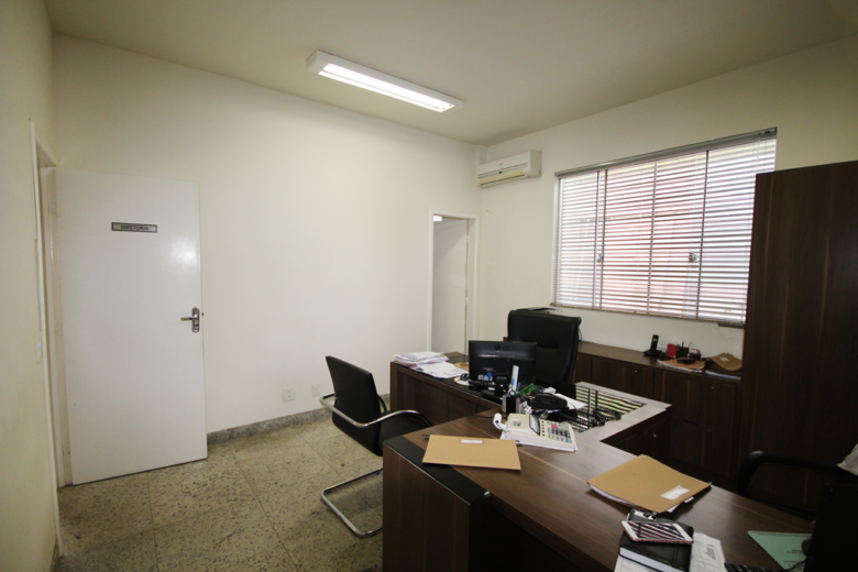 Terreno edificado a venda com 2.300 m² no Distrito Industrial em Ipatinga