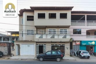 Prédio a venda com 2 lojas e 1 apartamento no Centro de Santana do Paraíso