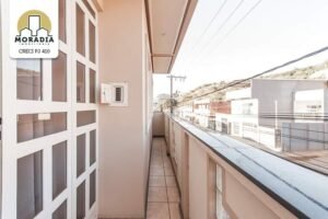 Prédio a venda com 2 lojas e 1 apartamento no Centro de Santana do Paraíso
