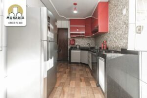 Prédio a venda com 2 lojas e 1 apartamento no Centro de Santana do Paraíso