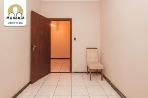 Prédio a venda com 2 lojas e 1 apartamento no Centro de Santana do Paraíso