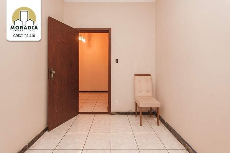 Prédio a venda com 2 lojas e 1 apartamento no Centro de Santana do Paraíso