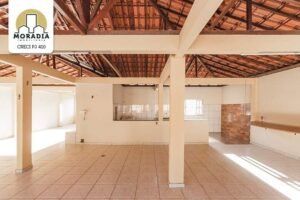Prédio a venda com 2 lojas e 1 apartamento no Centro de Santana do Paraíso
