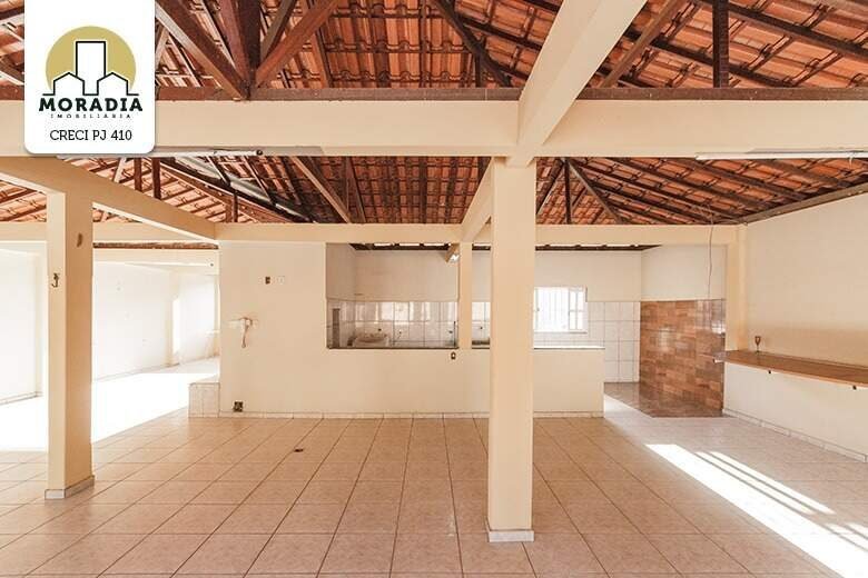 Prédio a venda com 2 lojas e 1 apartamento no Centro de Santana do Paraíso
