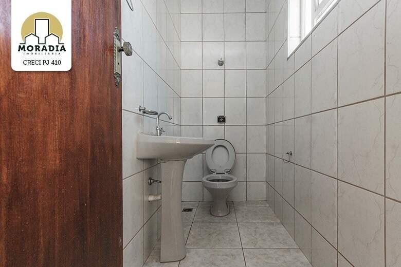 Prédio a venda com 2 lojas e 1 apartamento no Centro de Santana do Paraíso