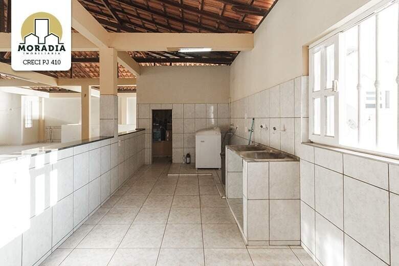 Prédio a venda com 2 lojas e 1 apartamento no Centro de Santana do Paraíso