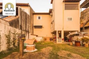 Prédio a venda com 2 lojas e 1 apartamento no Centro de Santana do Paraíso