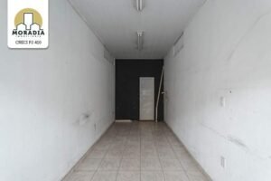 Prédio a venda com 2 lojas e 1 apartamento no Centro de Santana do Paraíso