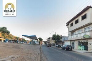 Prédio a venda com 2 lojas e 1 apartamento no Centro de Santana do Paraíso