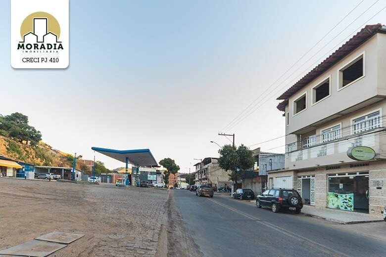 Prédio a venda com 2 lojas e 1 apartamento no Centro de Santana do Paraíso