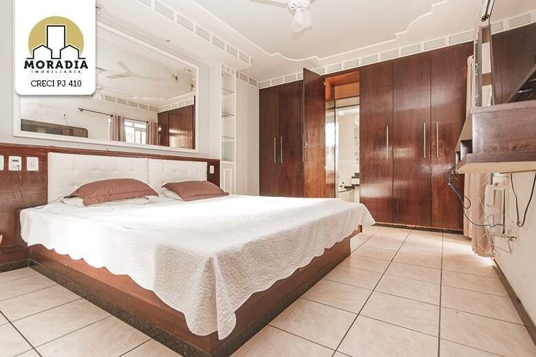 Prédio a venda com 2 lojas e 1 apartamento no Centro de Santana do Paraíso