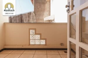 Prédio a venda com 2 lojas e 1 apartamento no Centro de Santana do Paraíso