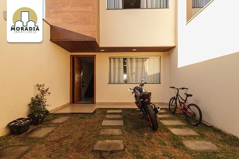 Casa geminada a venda com 3 quartos no Residencial Bethânia