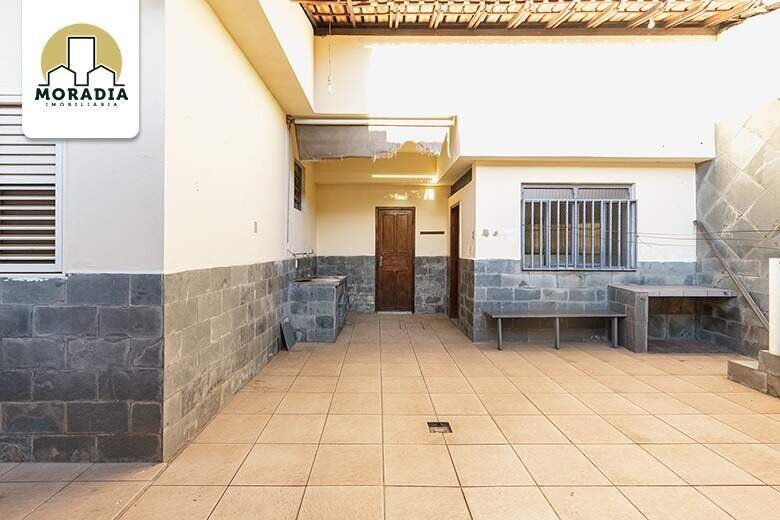 Casa a venda com 4 quartos no Bom Retiro em Ipatinga